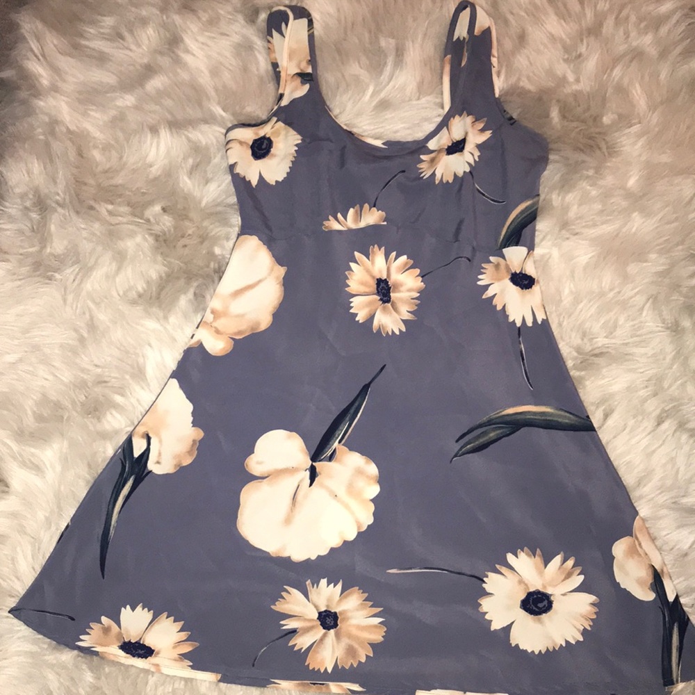 Vintage flowery dress size 9/10 Purple